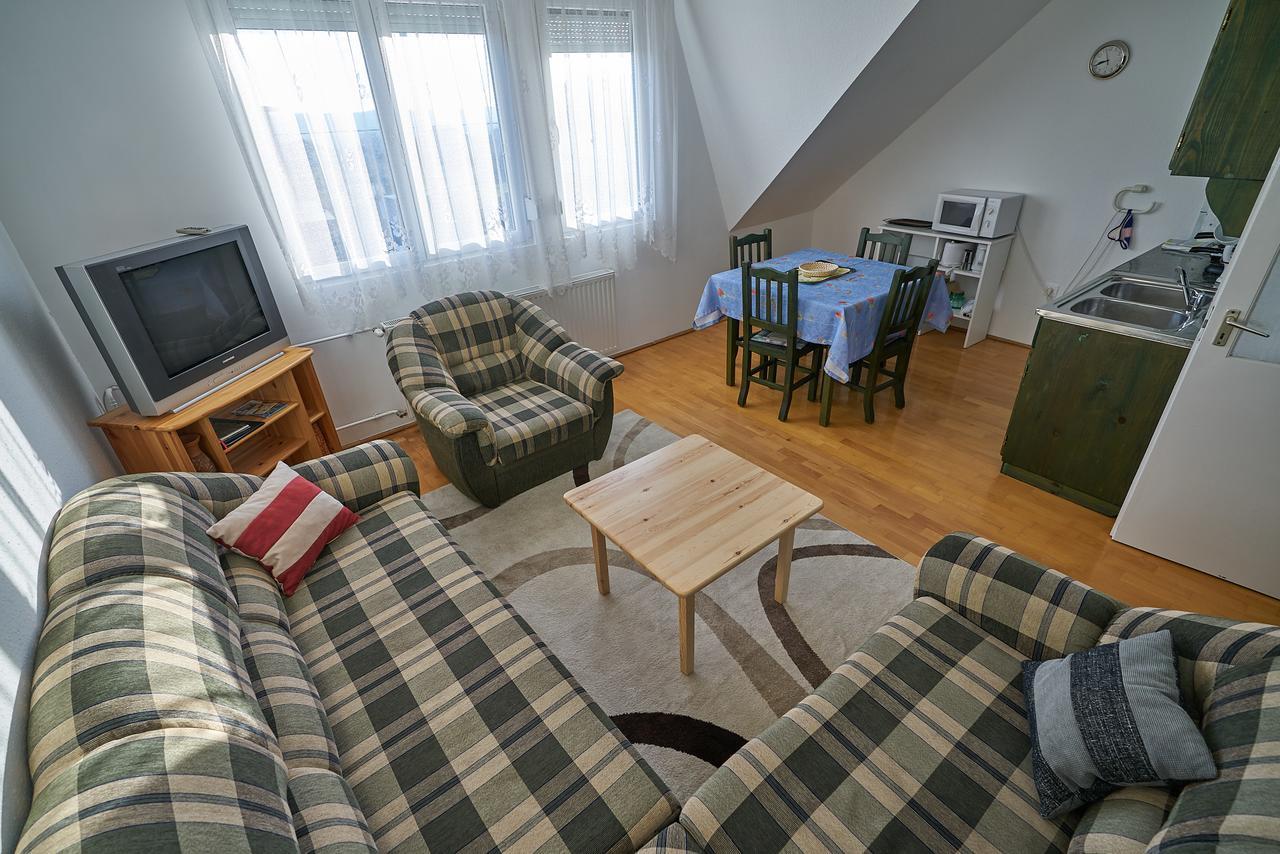 Fecske Vendeghaz Apartment Heviz Bagian luar foto