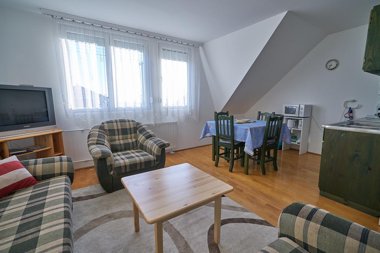 Fecske Vendeghaz Apartment Heviz Bagian luar foto